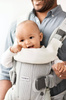 BABYBJORN - śliniaczek do nosidełka ergonomicznego BABYBJORN One, biały