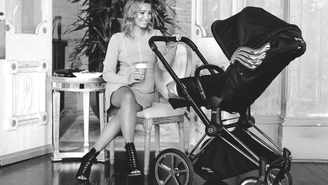 CYBEX Wózek e-Priam 4.0 (JScott) Black Gold Wings.