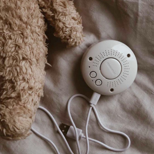 MOONIE Szumiący organiczny miś z lampką Sand Natur