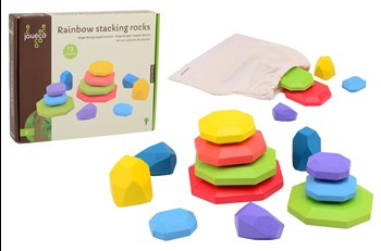 Drewniana tęczowa piramida z kamieni