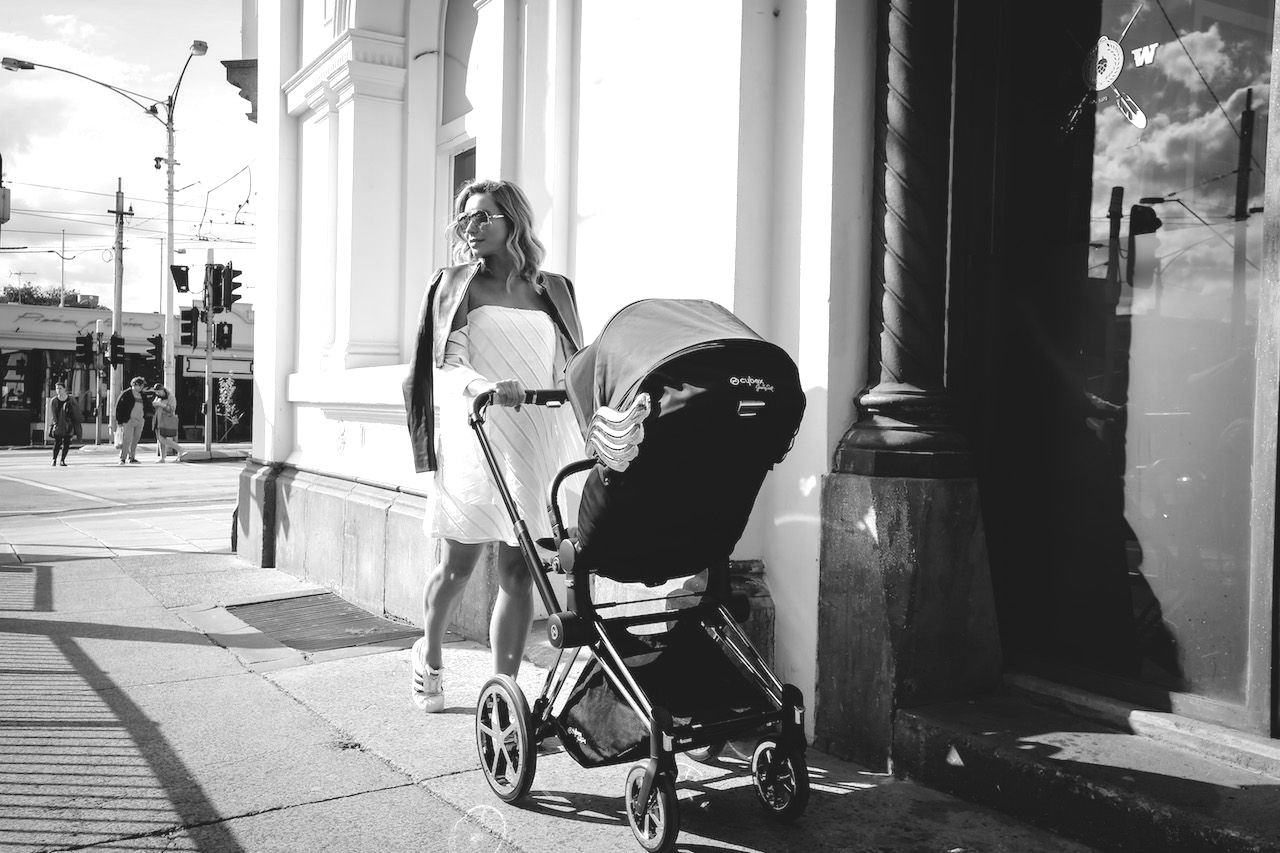 CYBEX Wózek e-Priam 4.0 (JScott) Black Gold Wings.