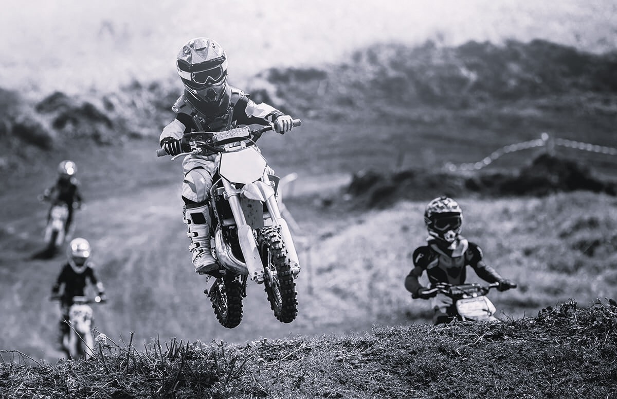 || ASIX Mini Cross 710 60cm3 PULL START, cz-ziel