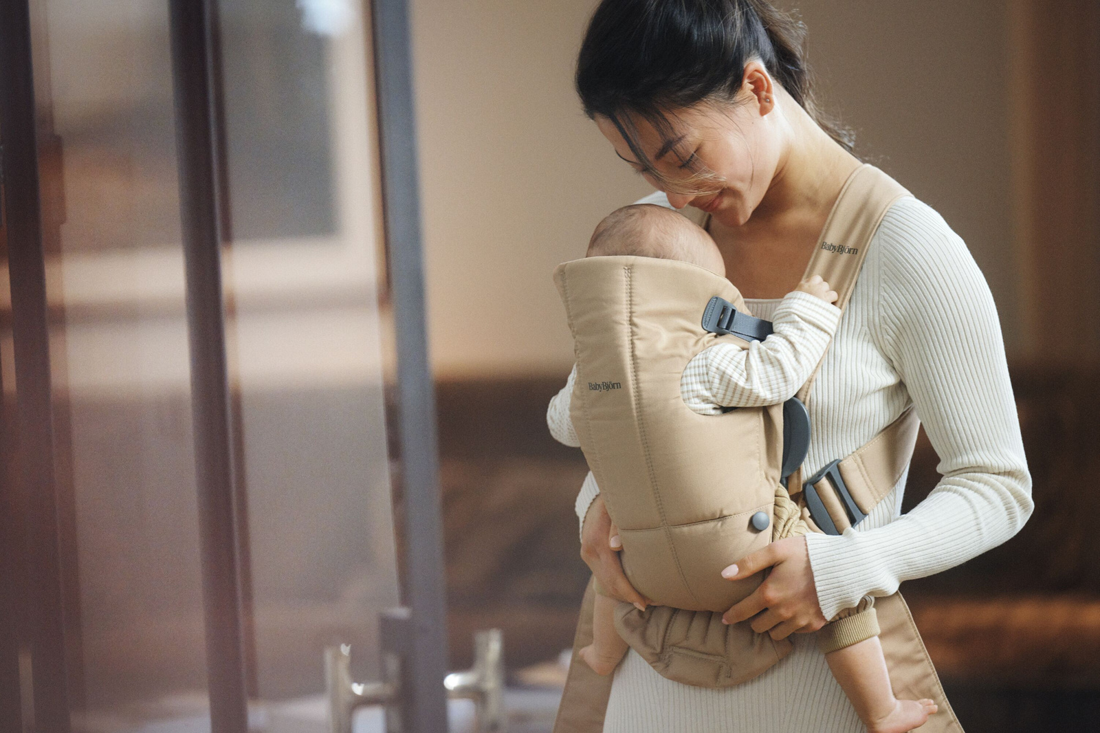 BabyBjorn Nosidełko Mini 0-12 (Woven) Beige