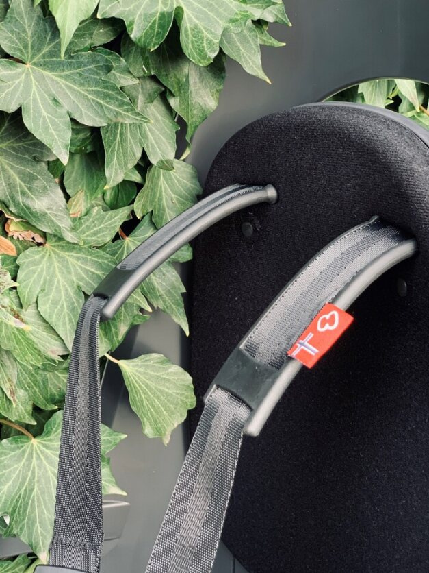 Hamax - Caress w/lockable bracket (frame mounted) - White/black