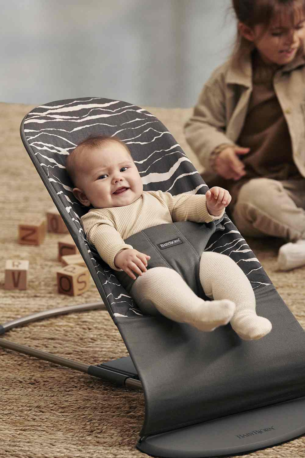BabyBjorn LEŻACZEK BLISS COTTON ANTRACYT/ LANDSCAP