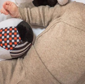 BABYONO MIĘKKA PIŁECZKA DLA NIEMOWLĄT KONTRASTOWA 